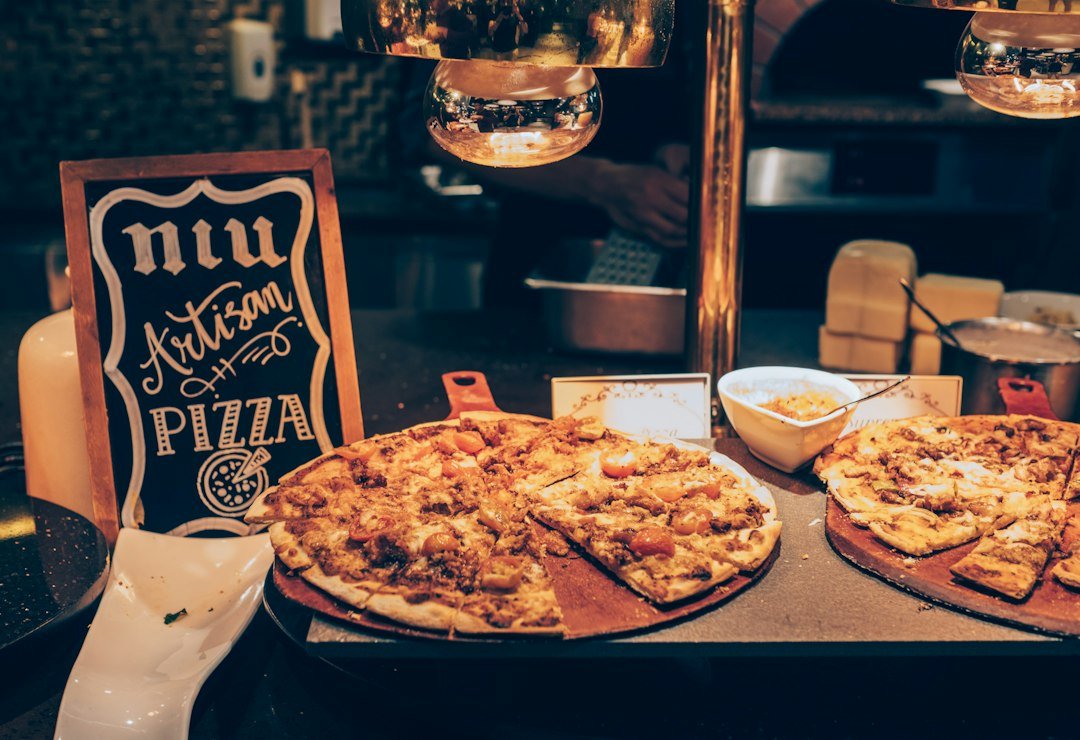 Two Mamas' Gourmet Pizzeria