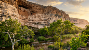 Montezuma Castle: How a Verde Valley Cliff Dwelling Keeps Ancient Ingenuity in View Montezuma Castle: How a Verde Valley Cliff Dwelling Keeps Ancient Ingenuity in View