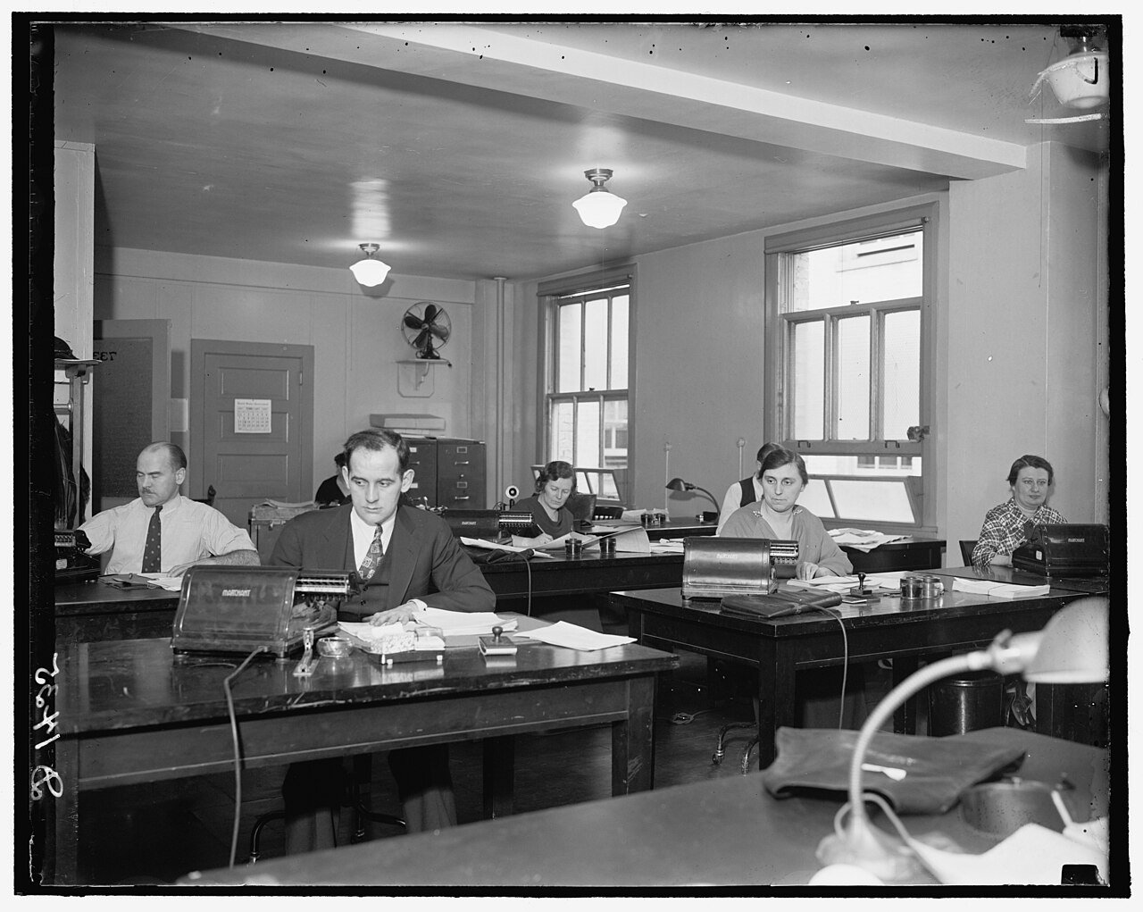 Clerks at the AFRM credit (...)ting crop reports LCCN2016871657.jpg