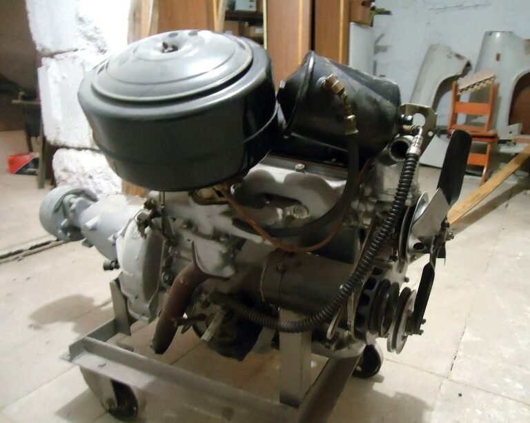 GAZ-21 engine restored right.jpg