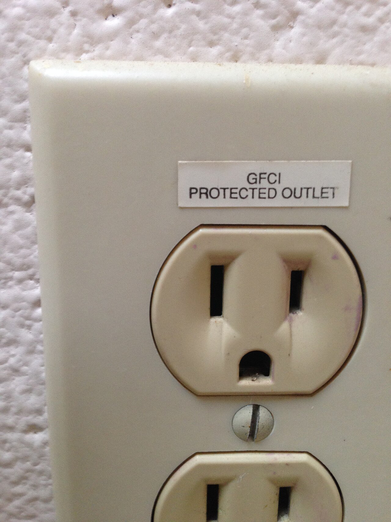 GFCI protected outlet (28904168566).jpg