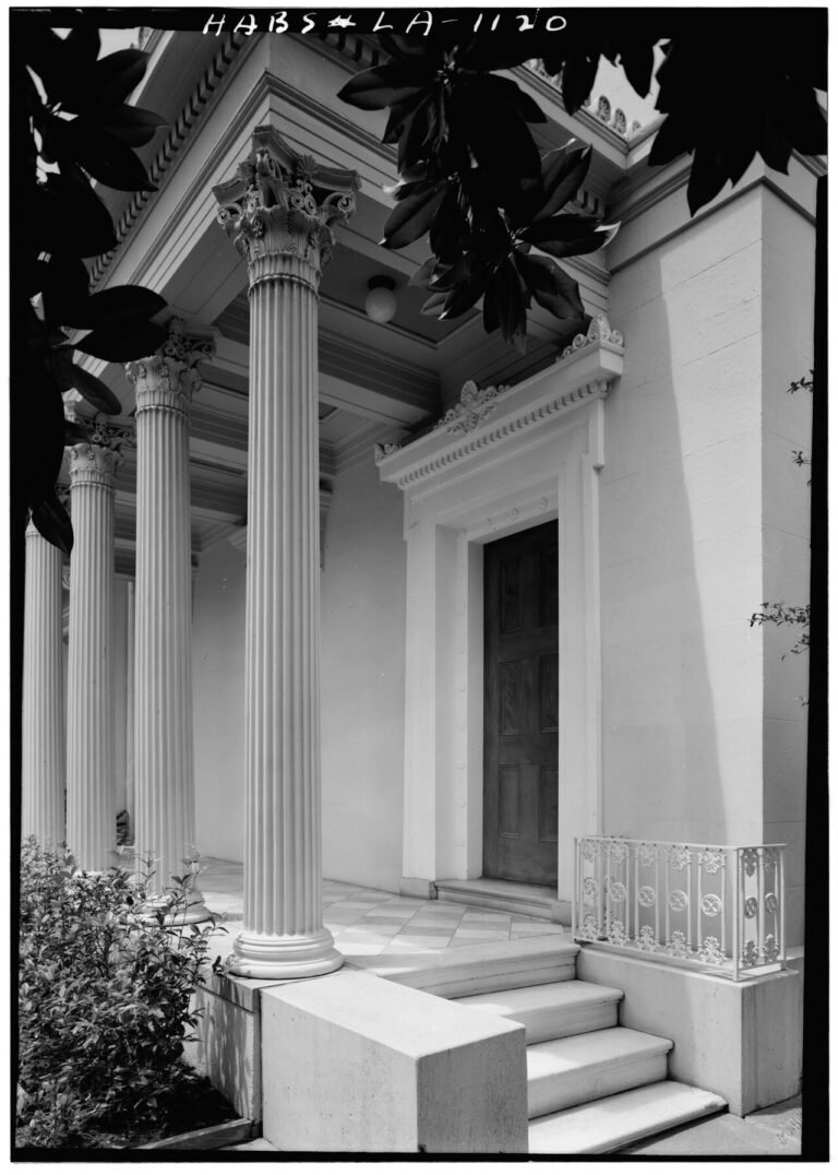 Historic American Buildings Survey Dan Leyrer, Photographer August 1963 MAIN ENTRANCE DETAIL - Robert A. Grinnan House, 2221 Prytania Street, New Orleans, Orleans Parish, LA HABS LA,36-NEWOR,23-5.tif