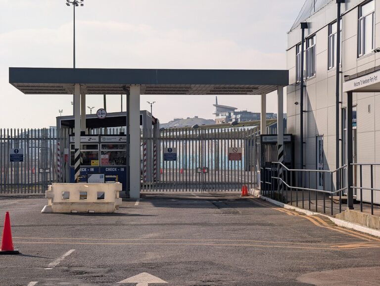 Newhaven Ferry Port car check-in entrance 2025-03-02.jpg