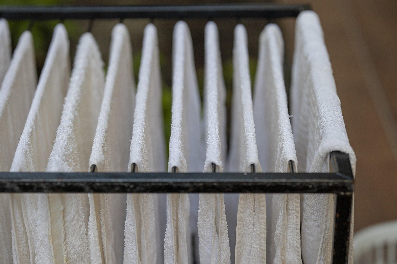 pixabay-a-bathroom-fan-cant-remove-moisture-if-its-duct-ends-in-t