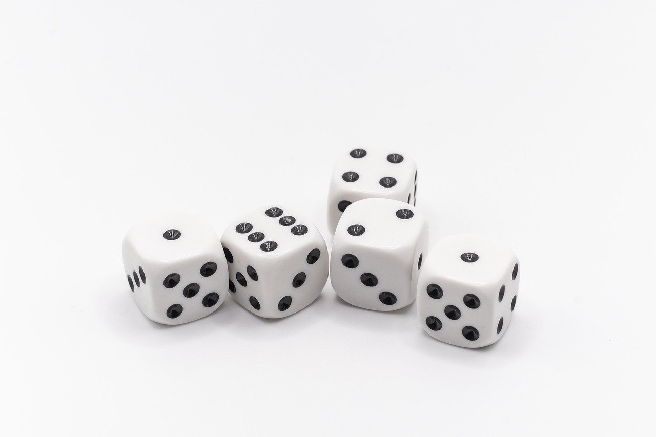pixabay-bumblebees-roll-balls-without-a-reward-could-it-be-play