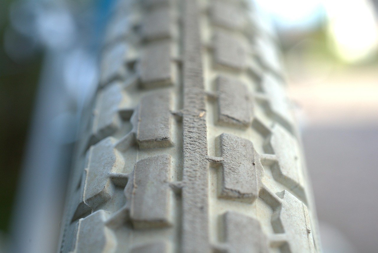 pixabay-how-to-check-tire-tread-depth-and-spot-uneven-wear