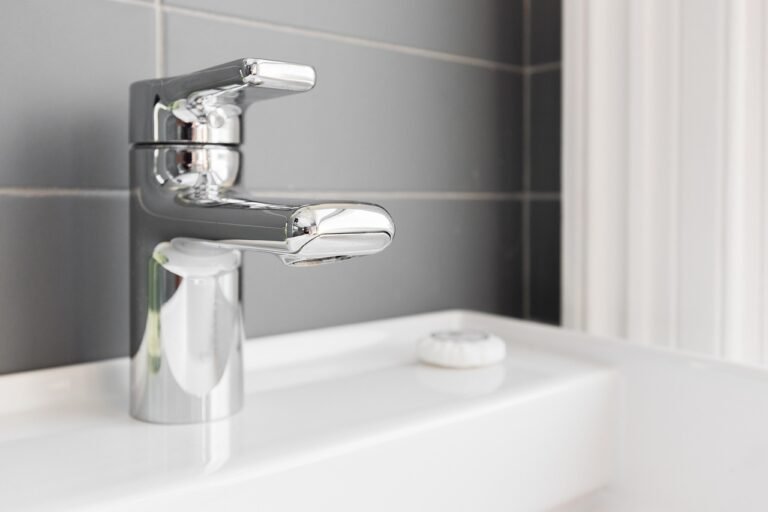 pixabay-how-to-recaulk-a-tub-or-sink-choose-the-right-sealant-and-s