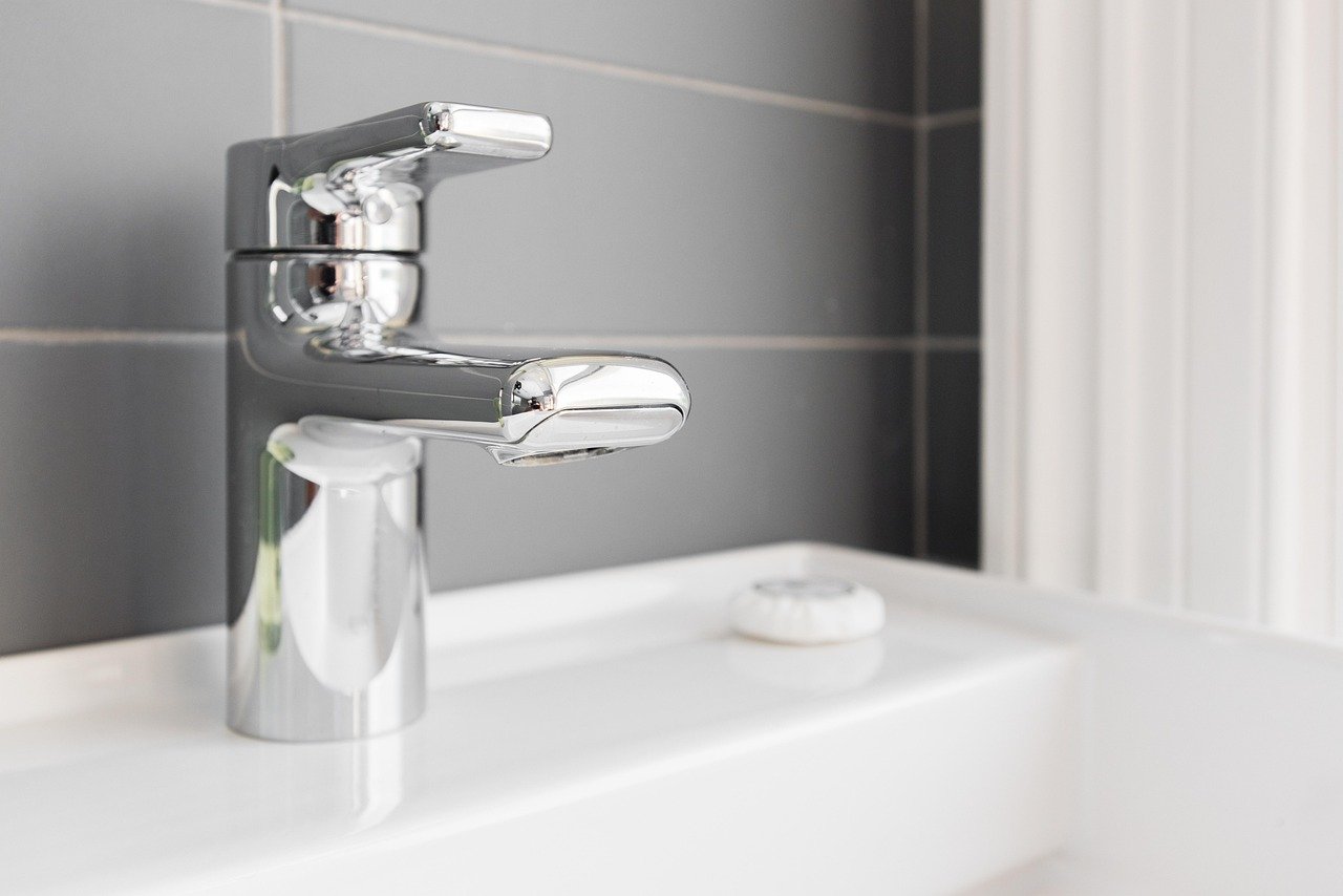 pixabay-how-to-recaulk-a-tub-or-sink-choose-the-right-sealant-and-s