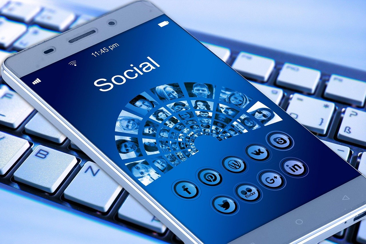 pixabay-the-whos-social-connection-report-makes-belonging-a-publi